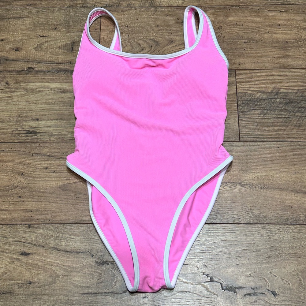 Lainsnow Pitaya & Sand Ocean isle one piece size XL Bundle